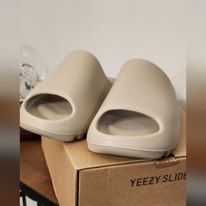 Adidas Yeezy Slides Pure men's size 6